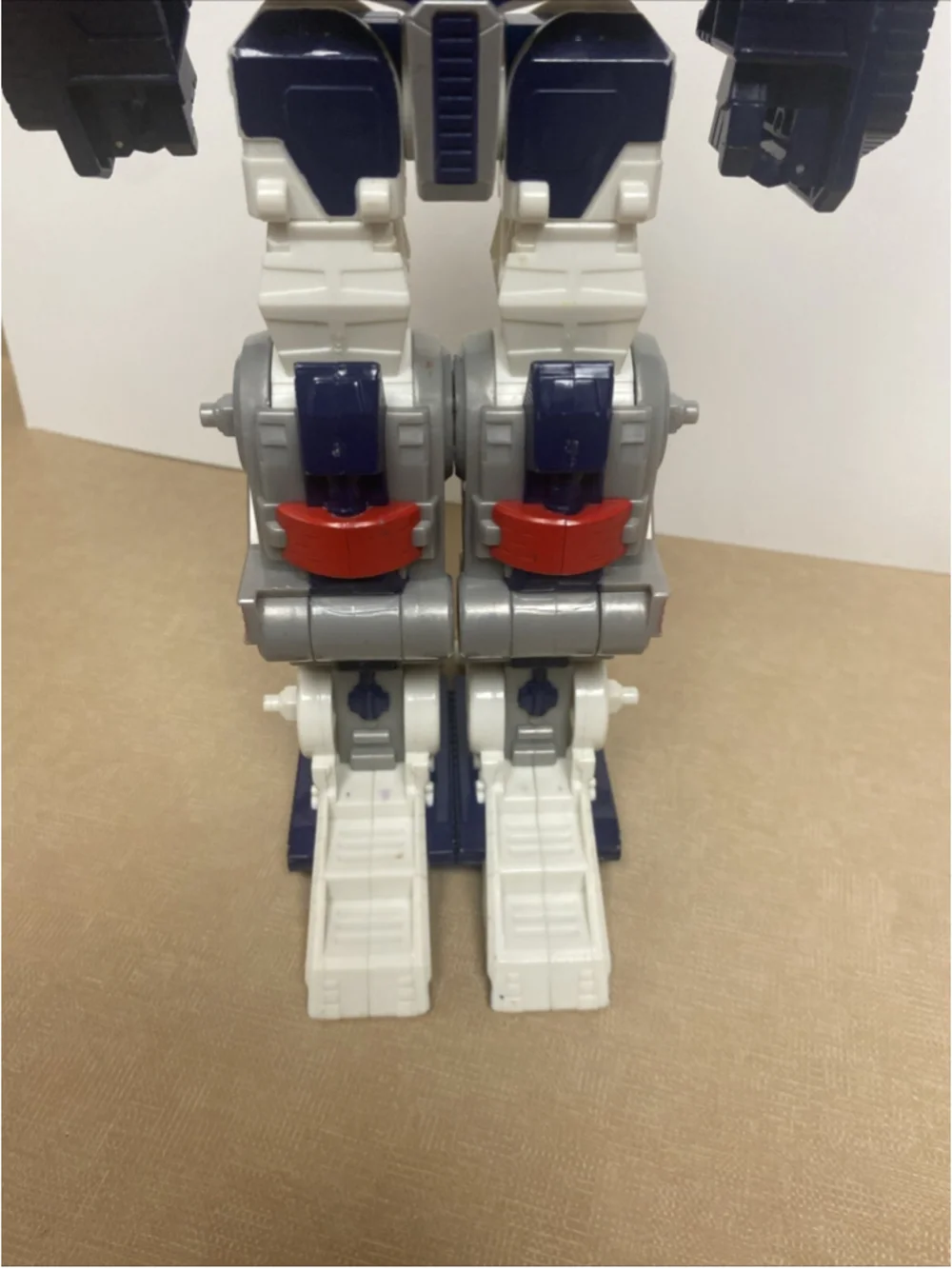 Hasbro Transformers Cybertron Leader Class Metroplex Action Figure